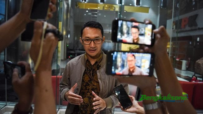 KPK Tepis Geledah Mobil Plt Gubernur dan Sekda Riau