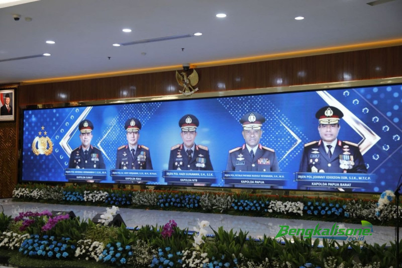 Kapolda Riau Irjen Herry Heryawan Terima Tanda Kehormatan Bintang Bhayangkara Pratama