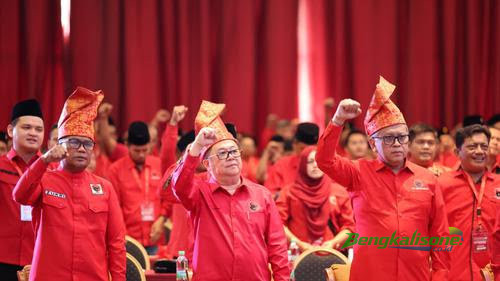 Megawati Beri Pesan di Konferda PDIP Riau: Banteng Tak Ditentukan Jabatannya