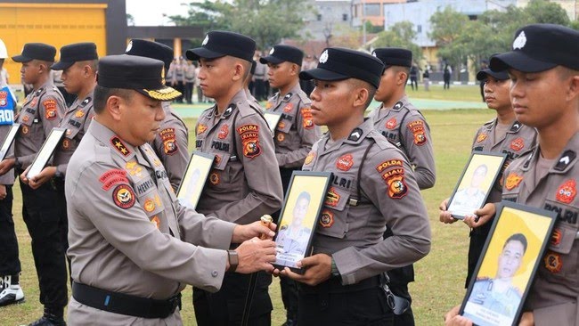 Polda Riau Pecat 12 Polisi 'Nakal', Kapolda: Tak Ada Toleransi untuk Narkoba