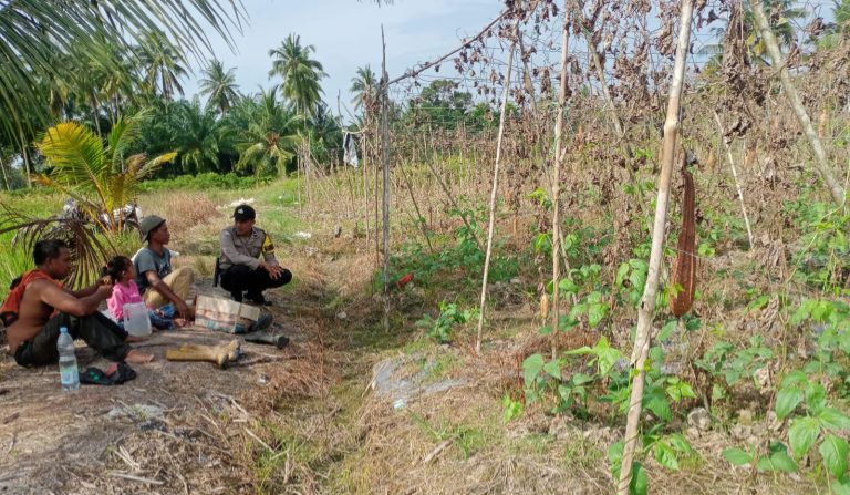 Babinkamtibmas Polsek Bantan Beri Pendampingan Kepada Petani Guna Mendukung Ketahanan Pangan