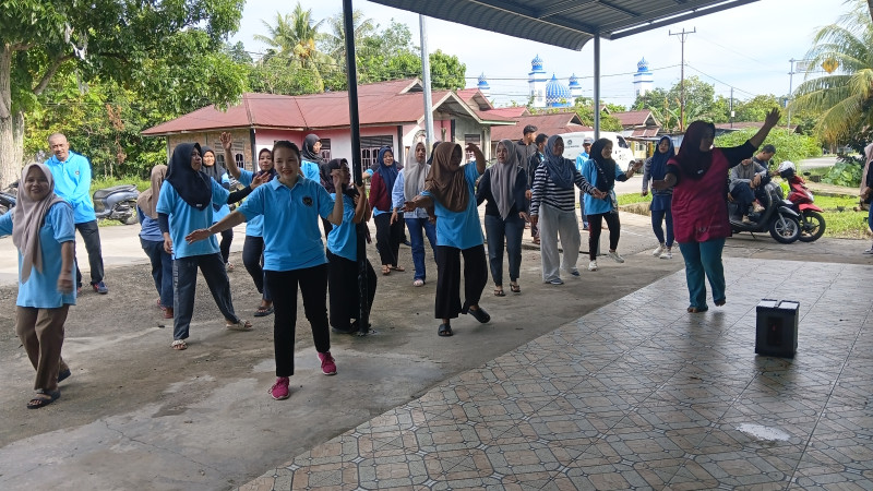 'Gemuruhnya' Senam Pagi Relawan di MBG Sungai Alam