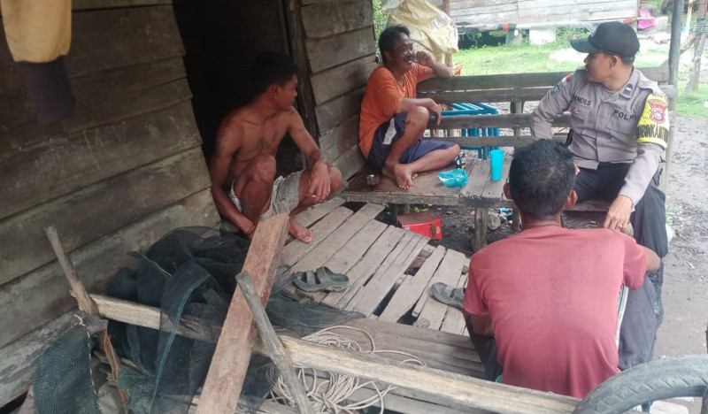 Sambangi Warga, Anggota Polsek Bantan Sosialisasi Program Ketahanan Pangan