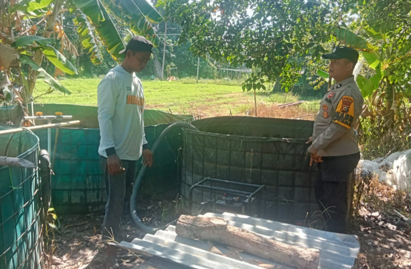 Bhabinkamtibmas Polsek Bengkalis Cek Sumber Air Persiapan Lahan Jagung Pipil Di Desa Kuala Alam