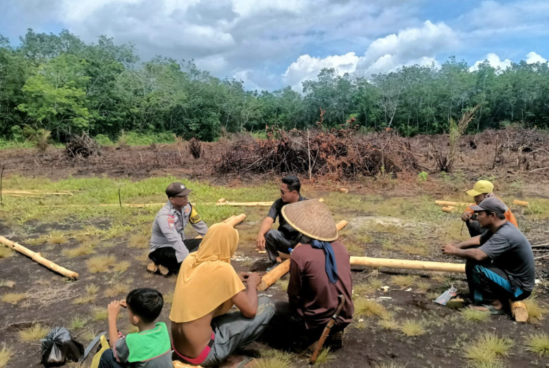 Bhabinkamtibmas Polsek Bengkalis 'Sambangi' Petani Desa Kelebuk Bahas Persiapan Tanam Jagung Pipil