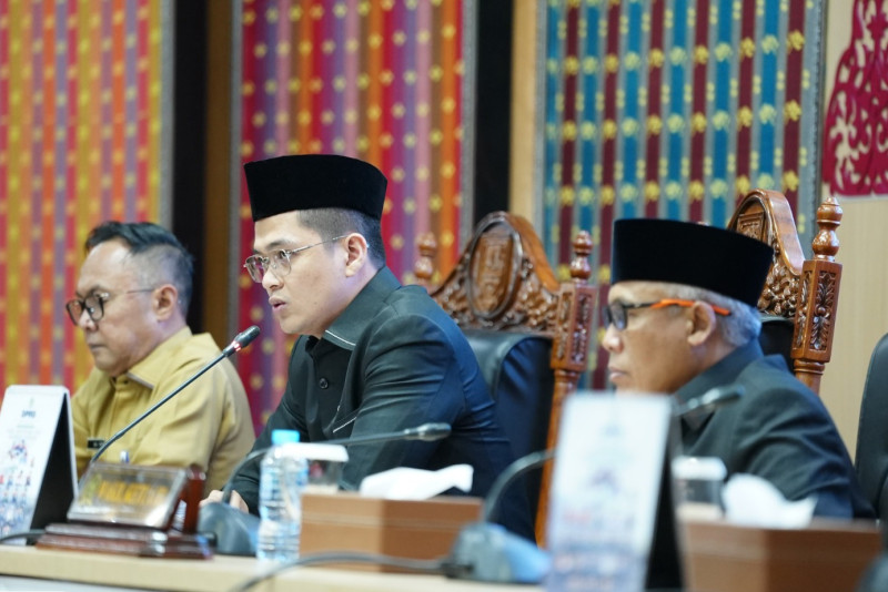 Bupati Bengkalis Sampaikan Jawaban atas Pandangan Umum Fraksi terhadap Ranperda Pertanggungjawaban APBD 2025